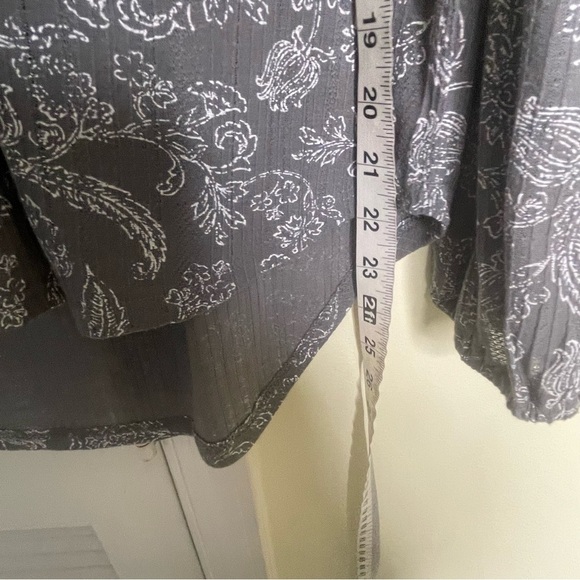 Lucky Brand Womens Size Small Gray Long Sleeve Boho Top Hi Low Lightweight - Picture 8 of 8